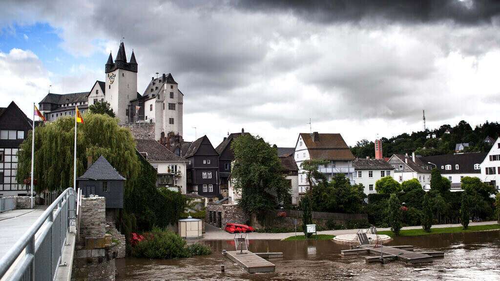 Panoramablick auf Diez an der Lahn mit historischem Stadtkern und Flusslandschaft